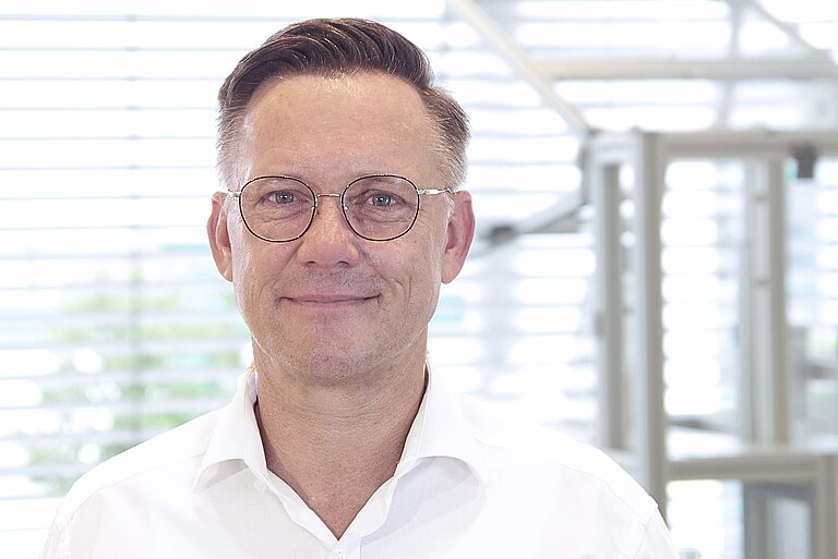  Lars Hiensch